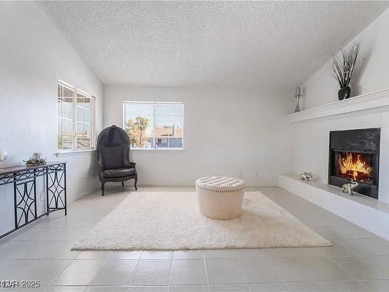 Las Vegas, NV 89122,5841 Medallion DR #202