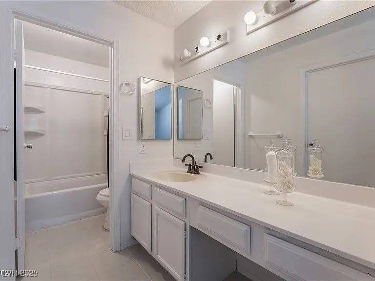 Las Vegas, NV 89122,5841 Medallion DR #202