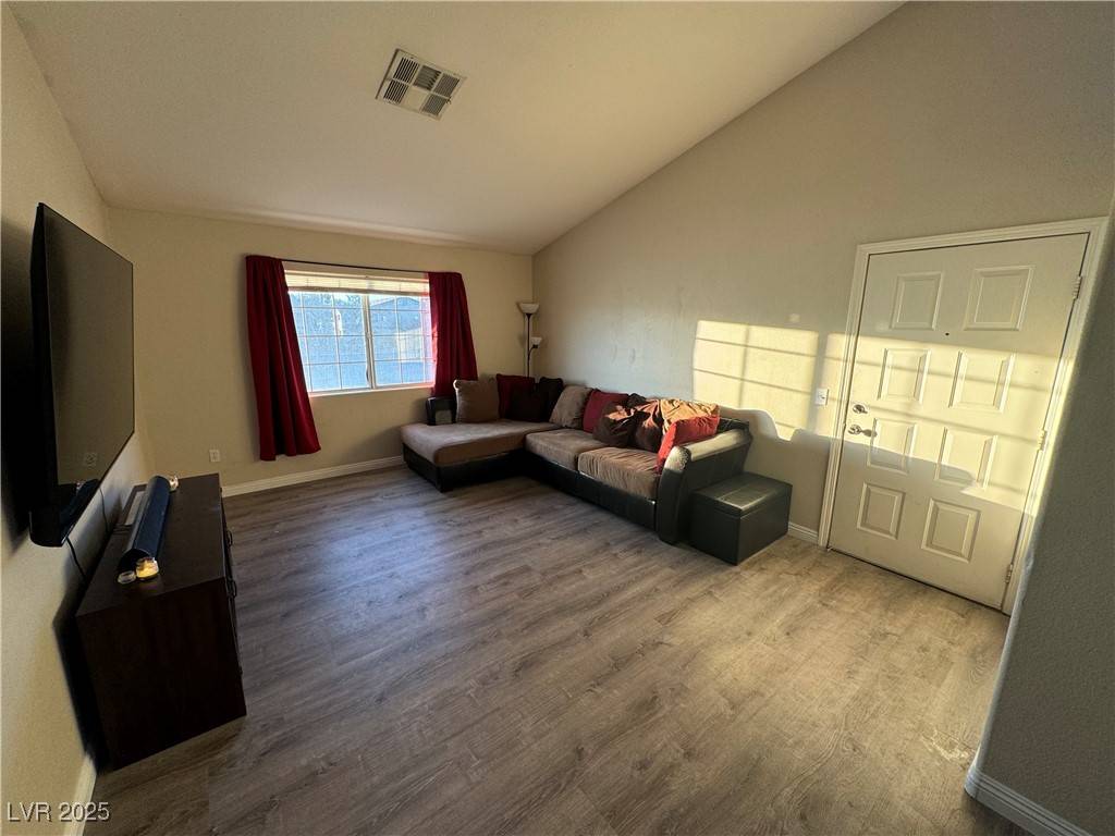 Las Vegas, NV 89122,5320 Portavilla CT #203