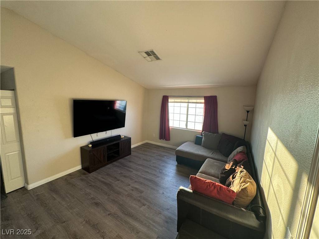 Las Vegas, NV 89122,5320 Portavilla CT #203