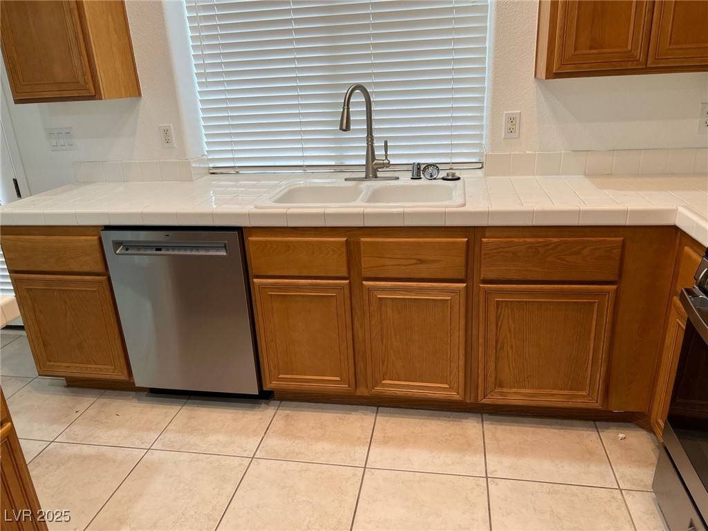 Las Vegas, NV 89145,943 Coatbridge ST