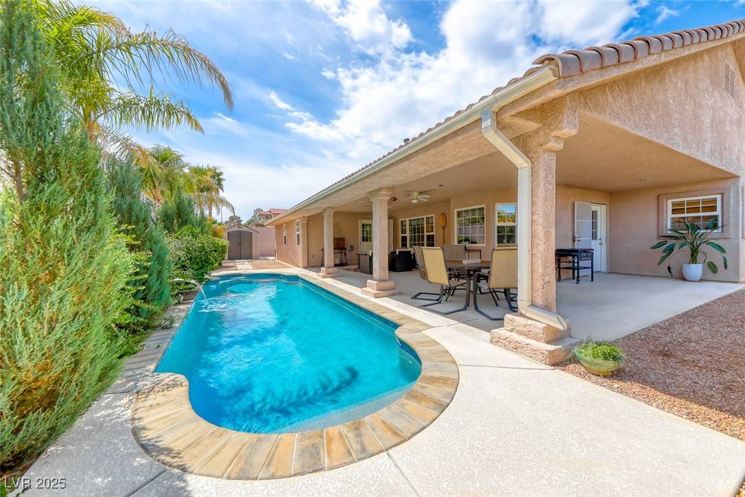 Henderson, NV 89002,902 Little Raven ST