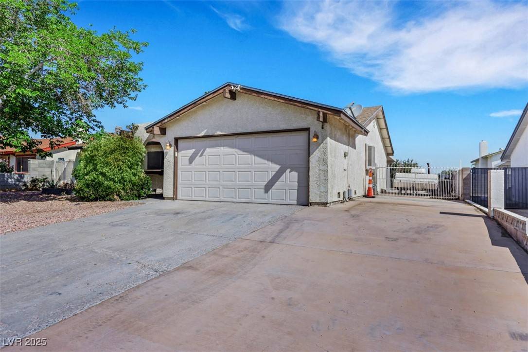 Henderson, NV 89002,423 Golden Valley DR