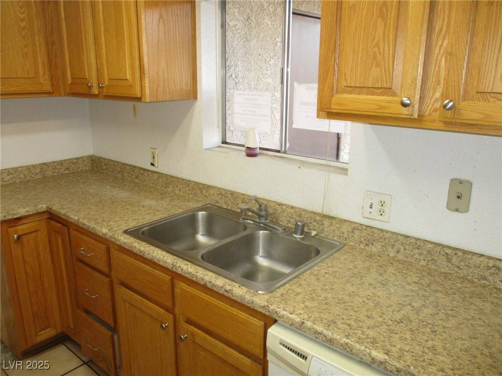 Las Vegas, NV 89119,1675 Jupiter CT #C