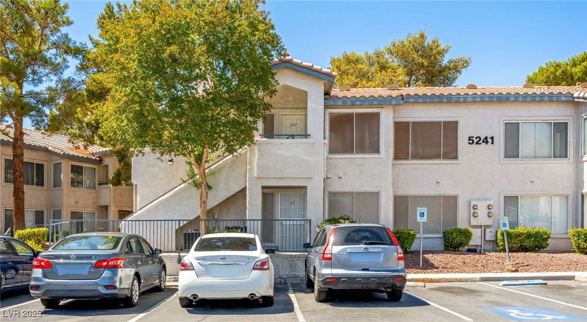 Las Vegas, NV 89120,5241 Caspian Springs DR #103