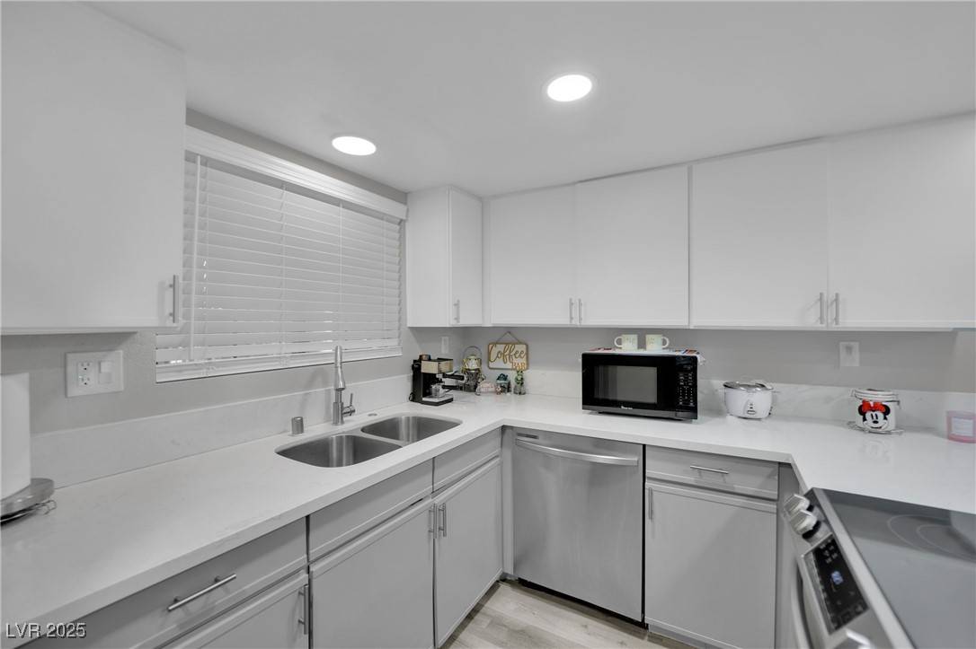 Las Vegas, NV 89169,2080 Karen AVE #1