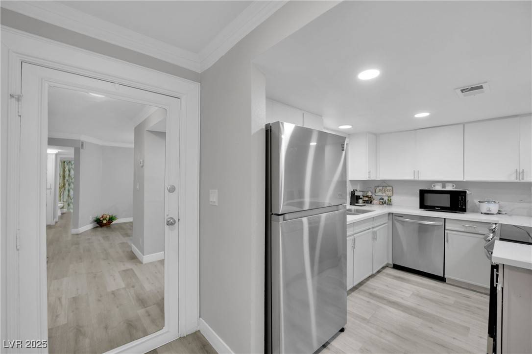 Las Vegas, NV 89169,2080 Karen AVE #1