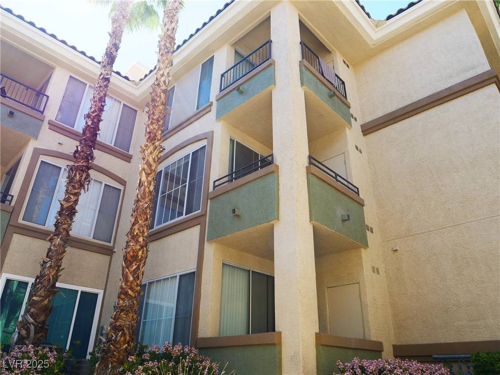 Las Vegas, NV 89113,7147 S Durango DR #211