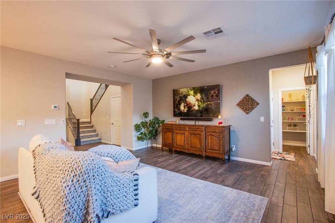 Las Vegas, NV 89166,8171 California Pine ST