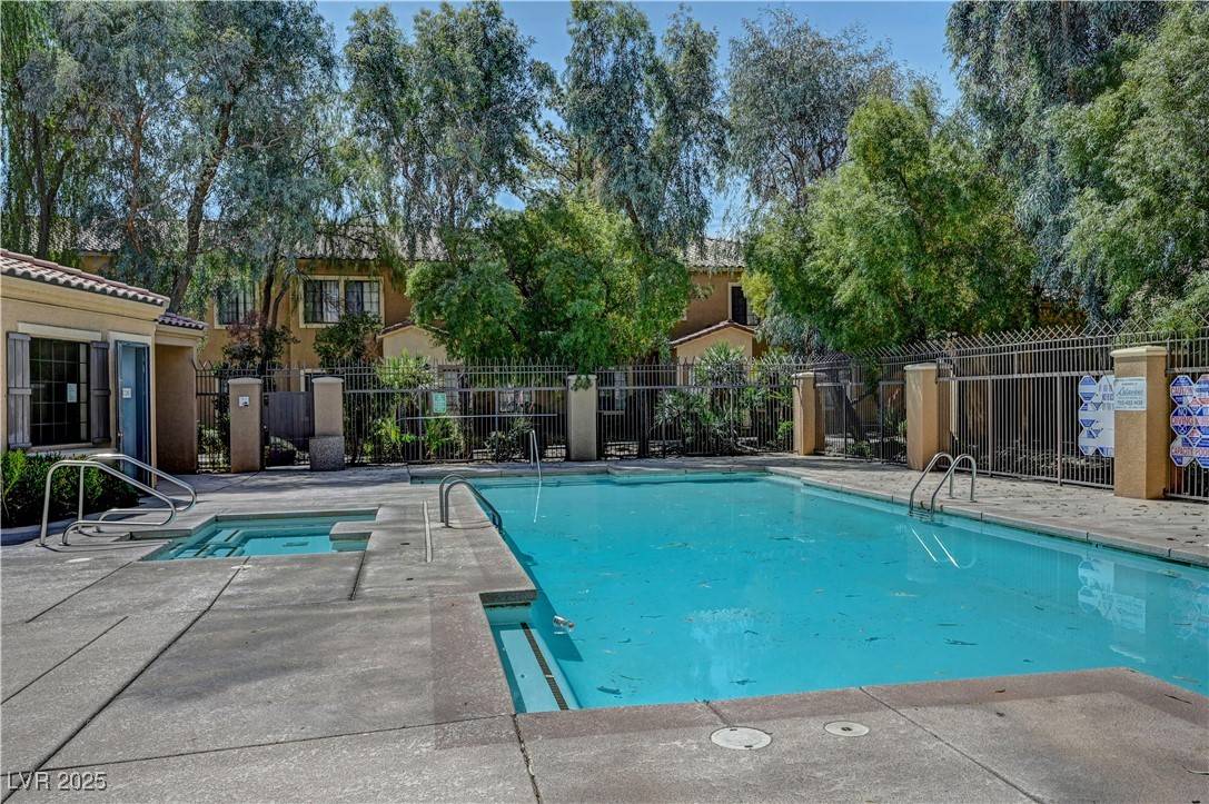 Las Vegas, NV 89108,2141 Hussium Hills ST #102