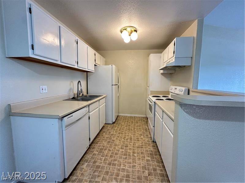 Las Vegas, NV 89118,5251 Lindell RD #204
