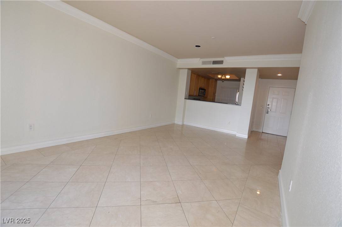 Las Vegas, NV 89169,270 E FLAMINGO RD #211