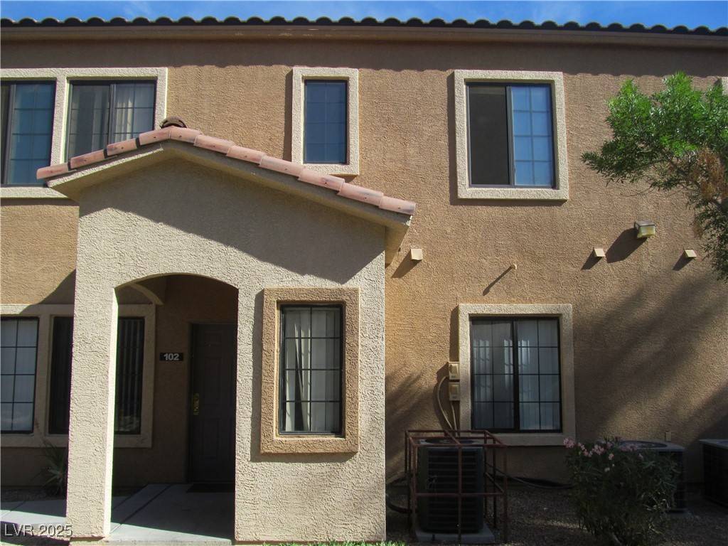 Las Vegas, NV 89108,2151 Hussium Hills ST #202
