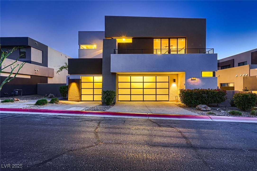 Henderson, NV 89052,917 Vegas View DR