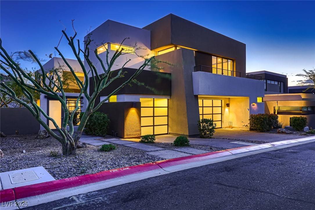 Henderson, NV 89052,917 Vegas View DR