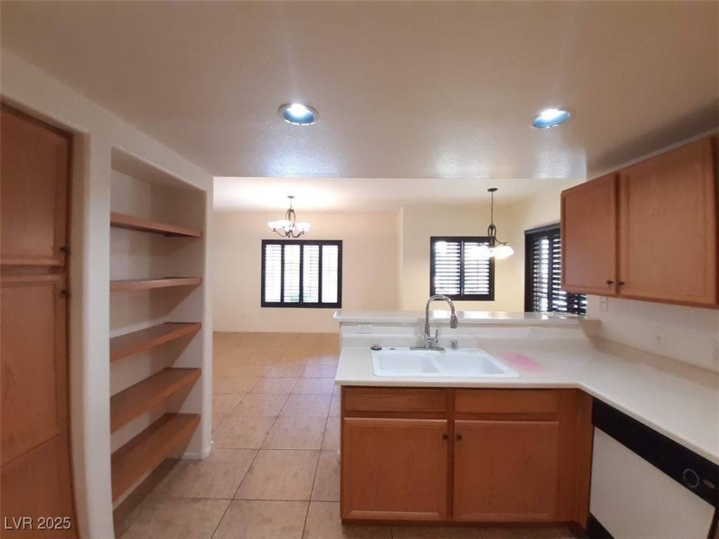 Las Vegas, NV 89148,9580 W Reno AVE #183