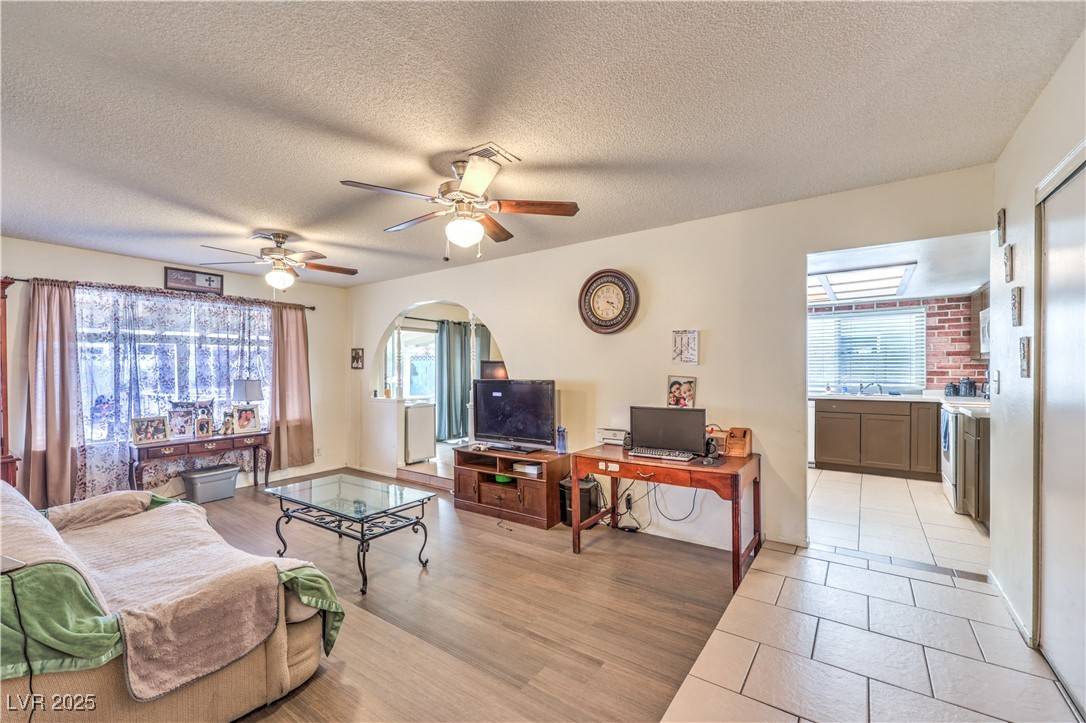 Las Vegas, NV 89108,5809 Robin LN