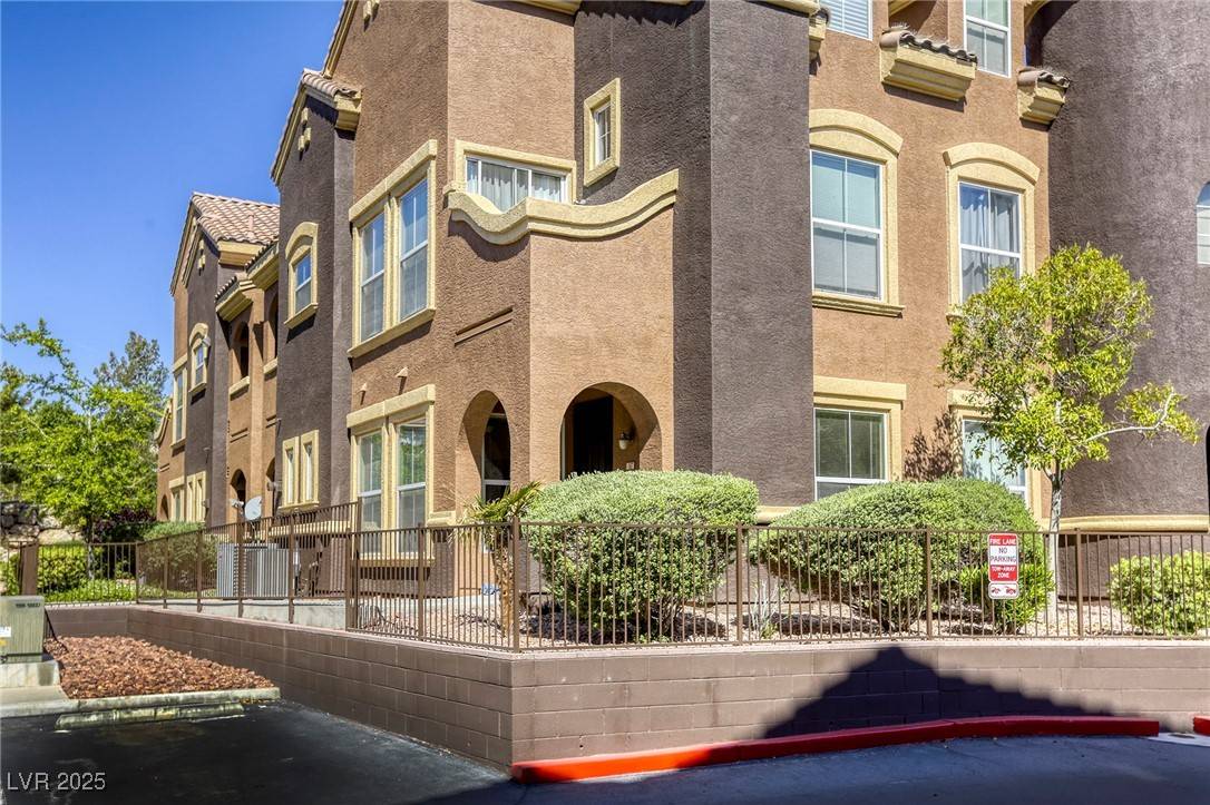 Las Vegas, NV 89129,3975 N Hualapai WAY #147