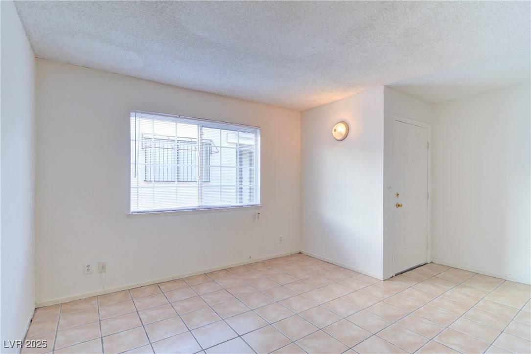 Las Vegas, NV 89108,6200 Camino De Rosa DR #3