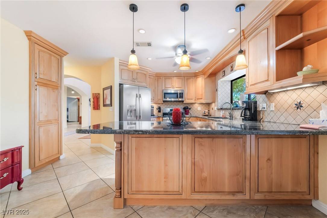 Las Vegas, NV 89120,3221 Palmdesert WAY