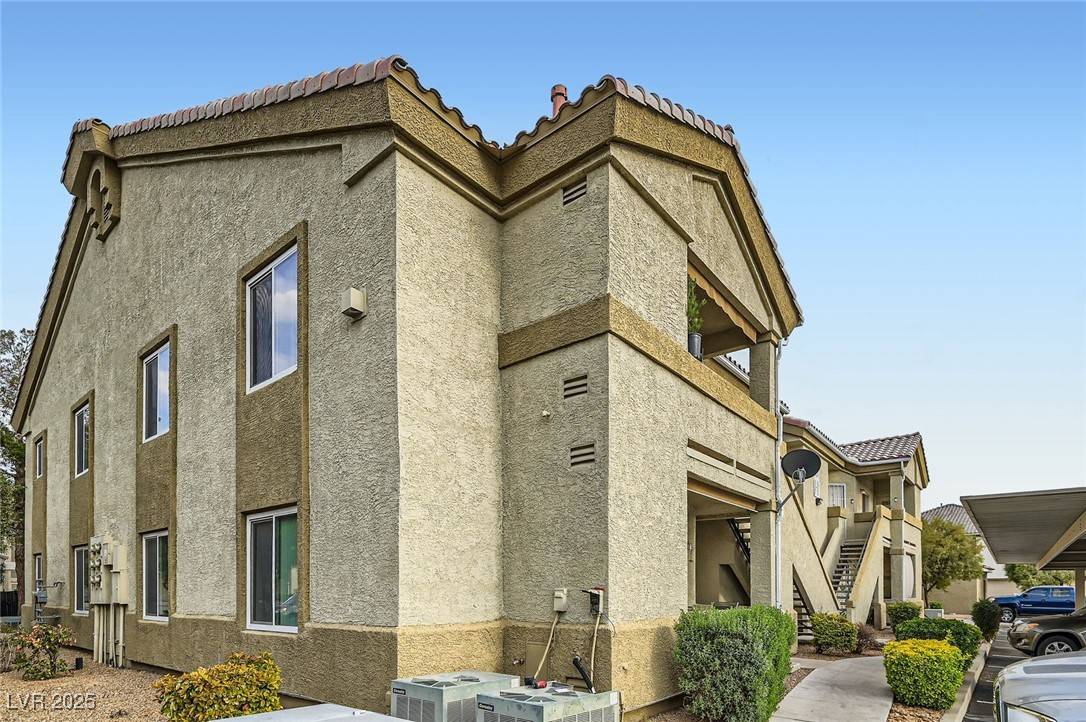 Las Vegas, NV 89108,3924 Quiet Pine ST #201