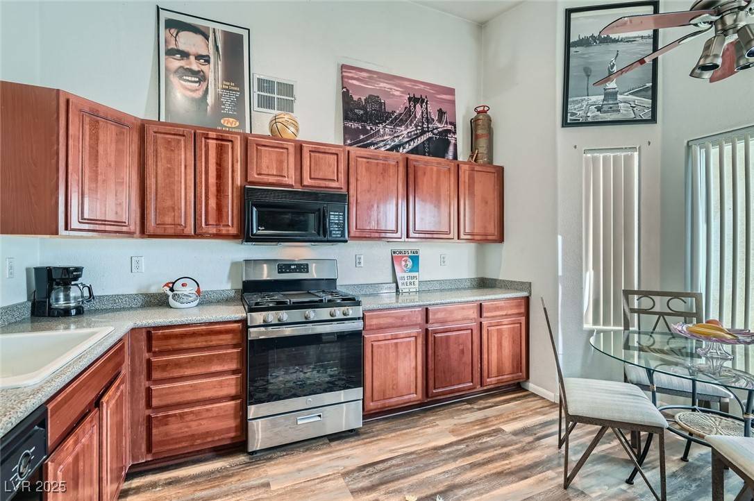 Las Vegas, NV 89108,3924 Quiet Pine ST #201