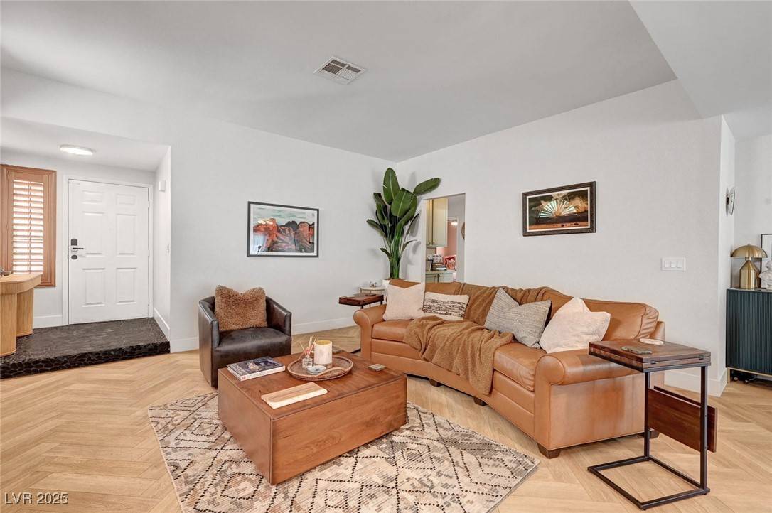 Las Vegas, NV 89117,8924 Sail Bay DR