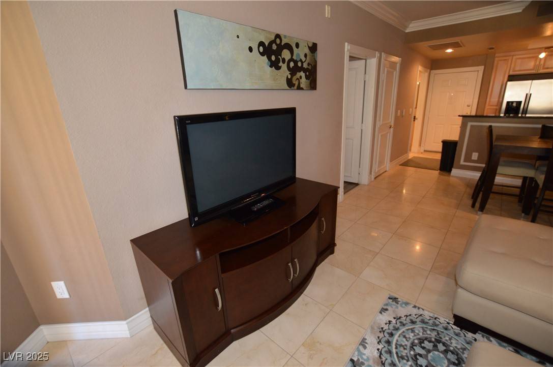 Las Vegas, NV 89169,260 FLAMINGO RD #216