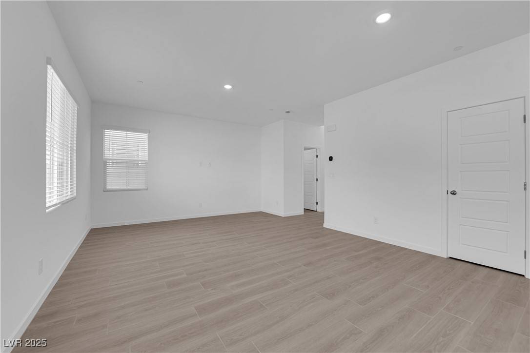 Henderson, NV 89011,123 Blake Beacon LN