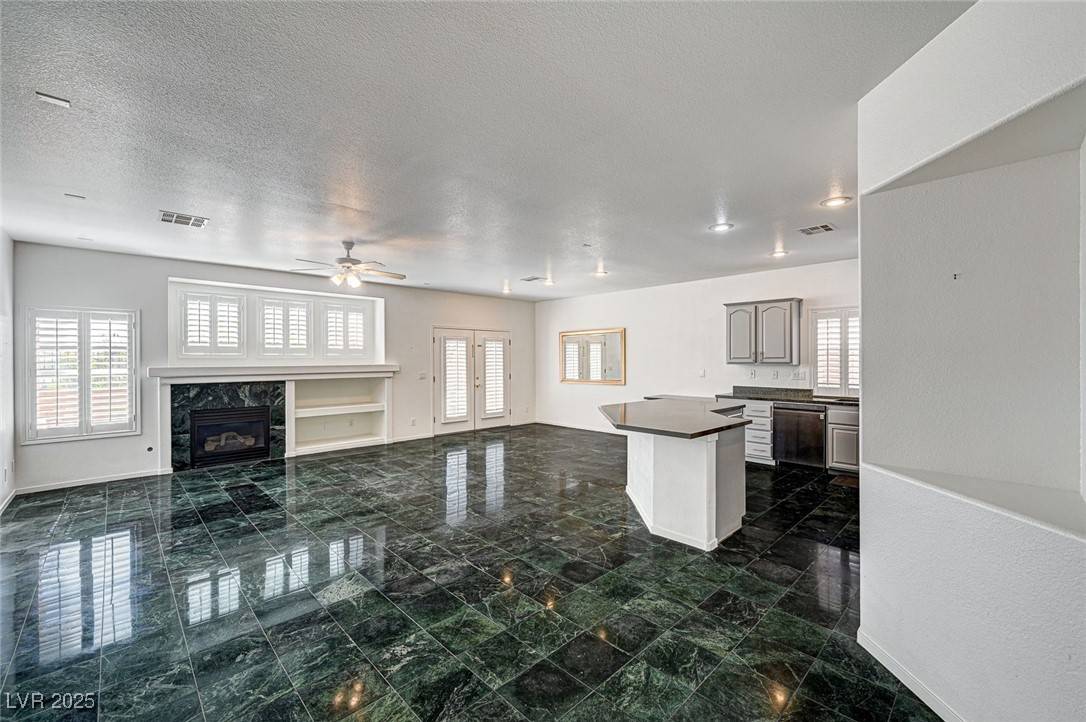 Las Vegas, NV 89144,900 Royal Plum LN