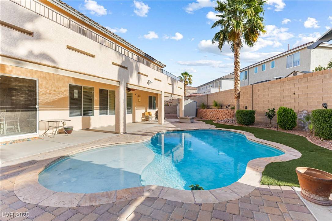 Henderson, NV 89002,623 Blue Snow River CT