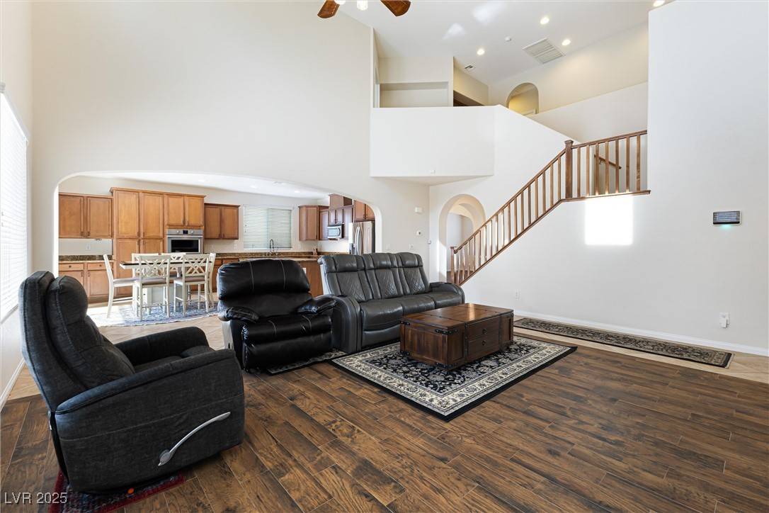 Henderson, NV 89002,623 Blue Snow River CT