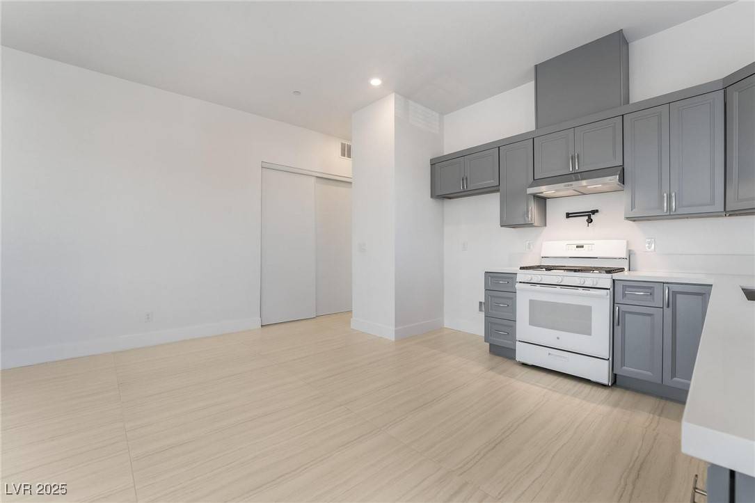 Las Vegas, NV 89110,60 Pecos ST