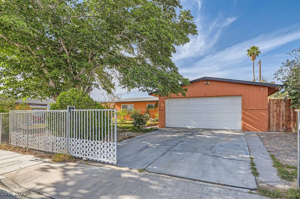Las Vegas, NV 89146,5317 Holmby AVE