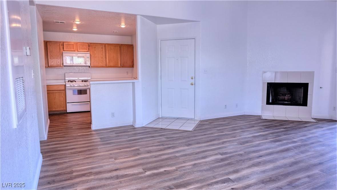 Las Vegas, NV 89118,5066 Rainbow BLVD #201