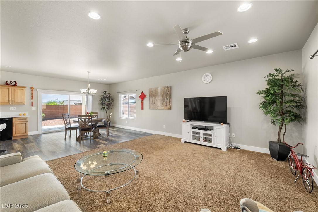 Pahrump, NV 89048,230 S Weeping Willow CT