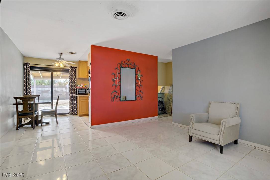 Las Vegas, NV 89122,5463 Waltham LN