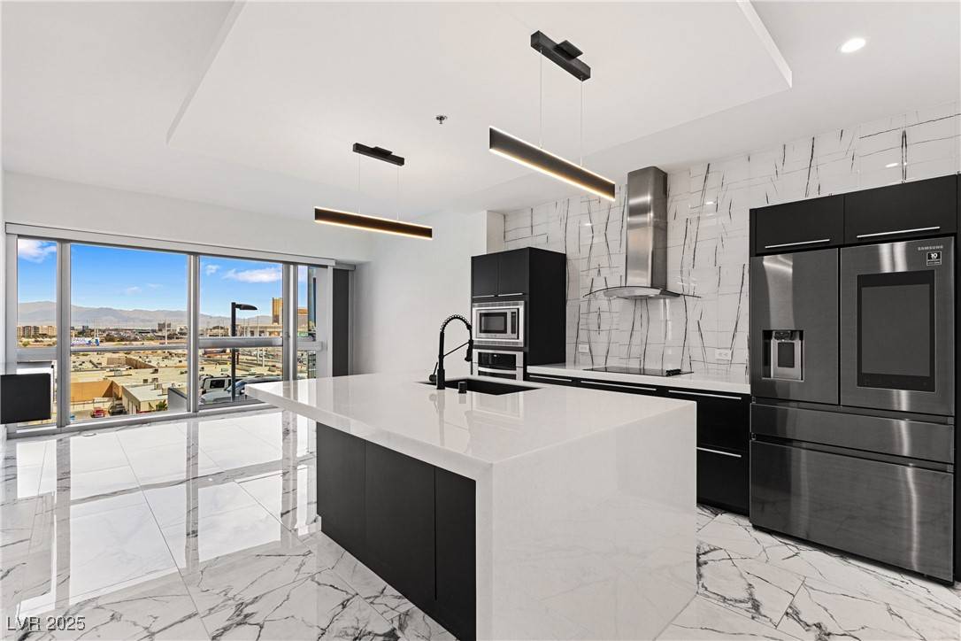 Las Vegas, NV 89103,4471 Dean Martin DR #806