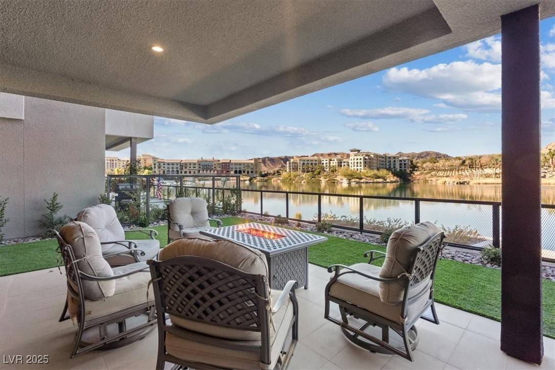 Henderson, NV 89011,36 Lakefront DR