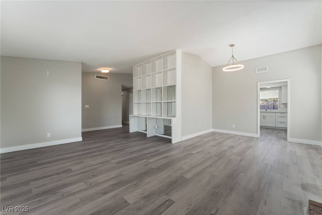 Las Vegas, NV 89146,6352 VICUNA DR #0