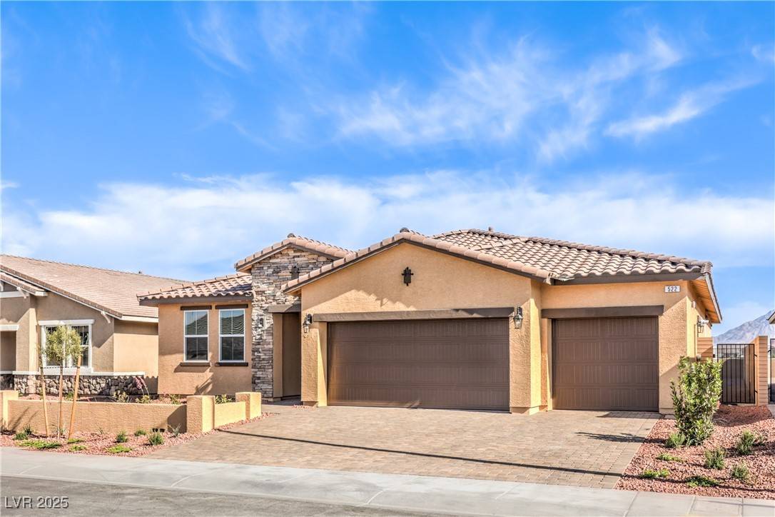 Henderson, NV 89011,522 Copper Falcon AVE