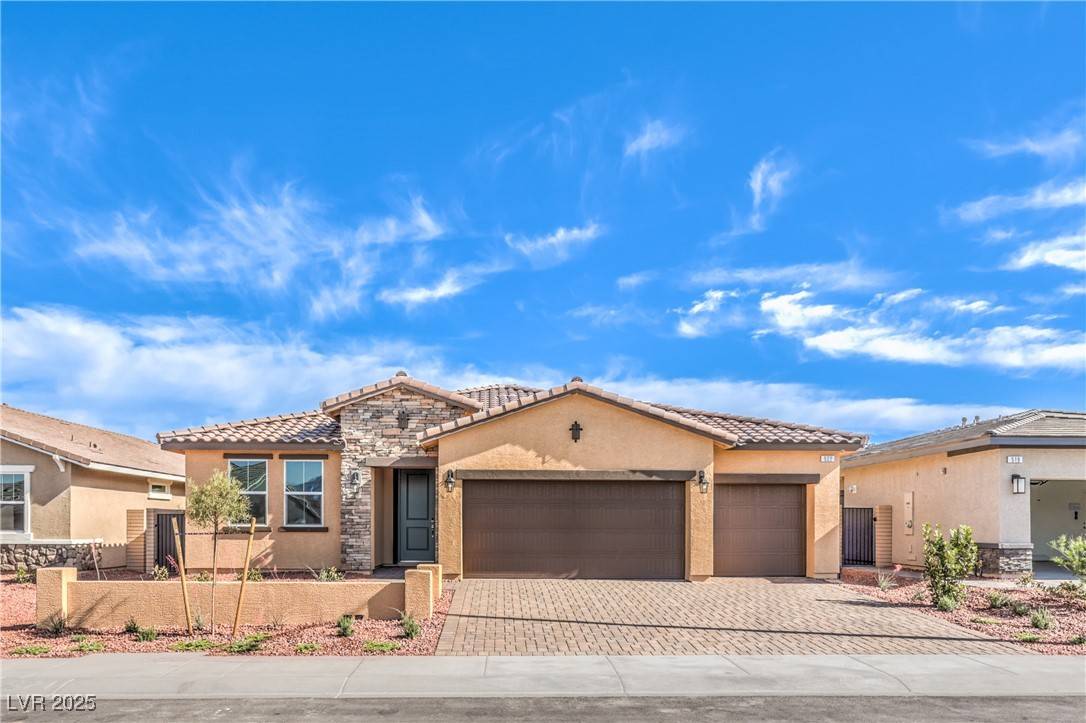 Henderson, NV 89011,522 Copper Falcon AVE