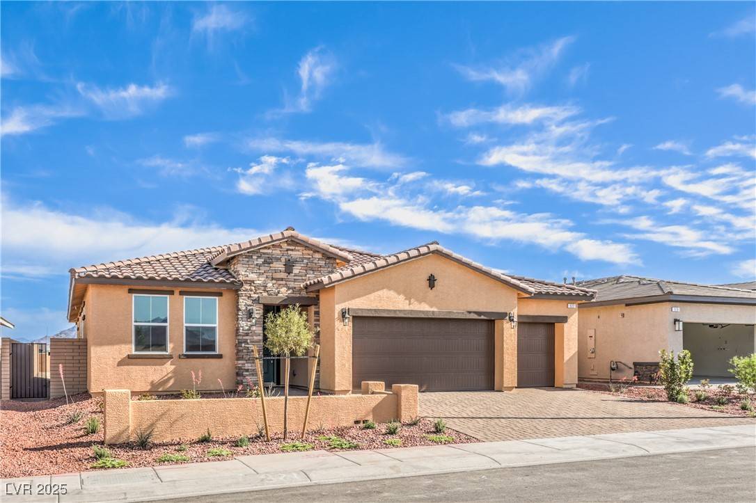 Henderson, NV 89011,522 Copper Falcon AVE