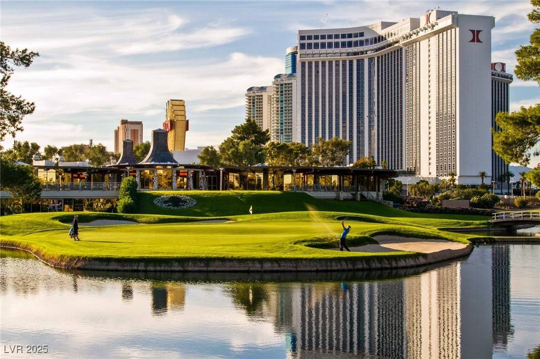 Las Vegas, NV 89109,2857 Queens Courtyard DR