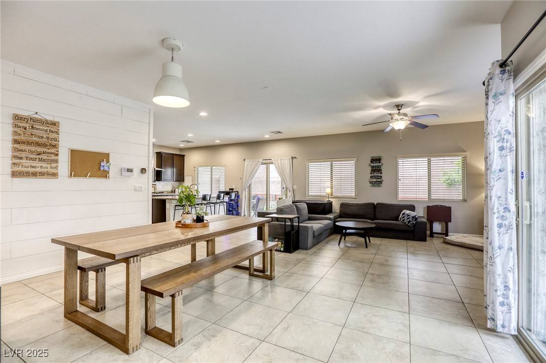 Las Vegas, NV 89166,8137 Crushed Velvet PL