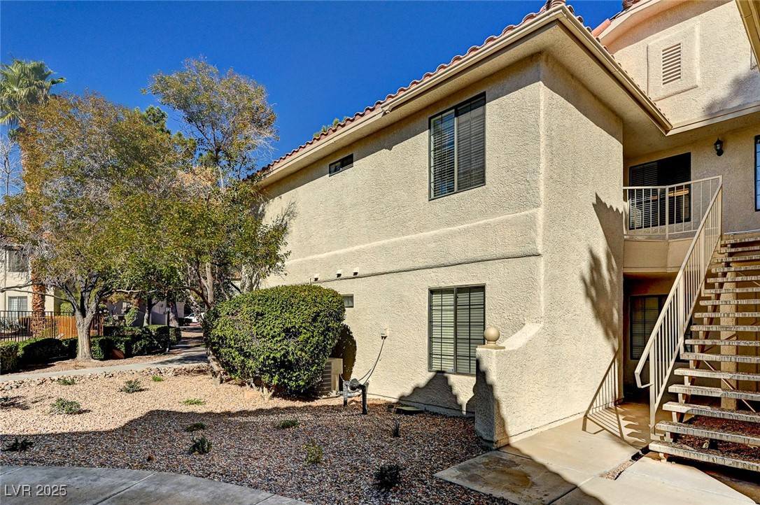 Las Vegas, NV 89117,2633 S Durango DR #201