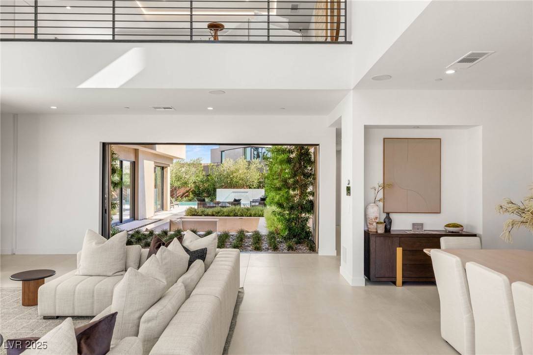 Las Vegas, NV 89117,7385 Heron Canyon CT