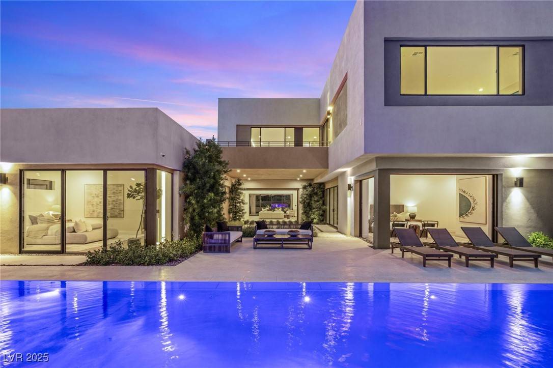 Las Vegas, NV 89117,7385 Heron Canyon CT