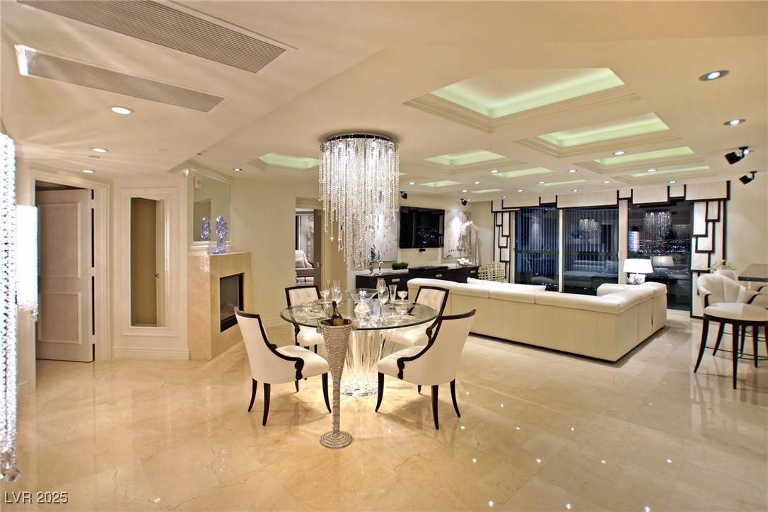 Las Vegas, NV 89109,2747 Paradise RD #1703