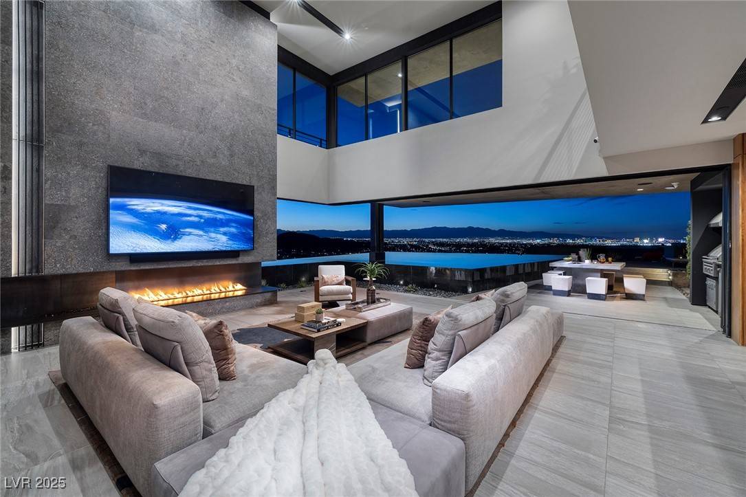 Henderson, NV 89012,811 Magnum Cliff CT